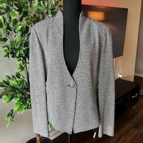 St John tweed jacket size 12 - Picture 3 of 11